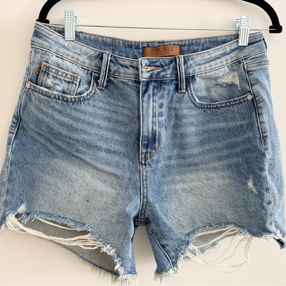Judy Blue Distressed Denim Shorts in Light Blue